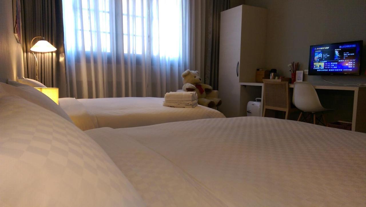 Leo 111/Arena Ruifeng Hotel Kaohsiung Buitenkant foto