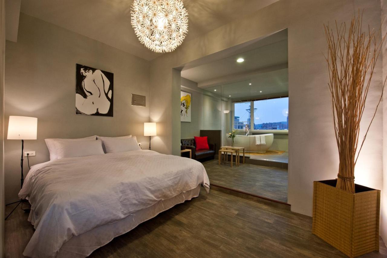 Leo 111/Arena Ruifeng Hotel Kaohsiung Buitenkant foto
